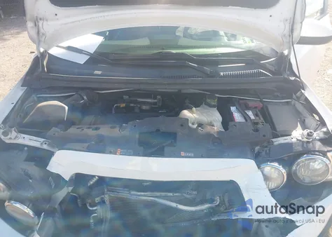 2015 Chevrolet Sonic Ls Auto z USA, uszkodzony, nr VIN 1G1JA5SG0F4118892